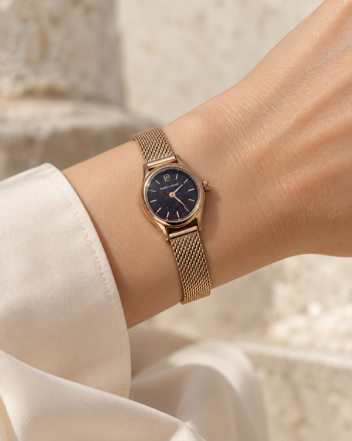Montre femme Pierre Lannier Opalia 025R958 portée au poignet