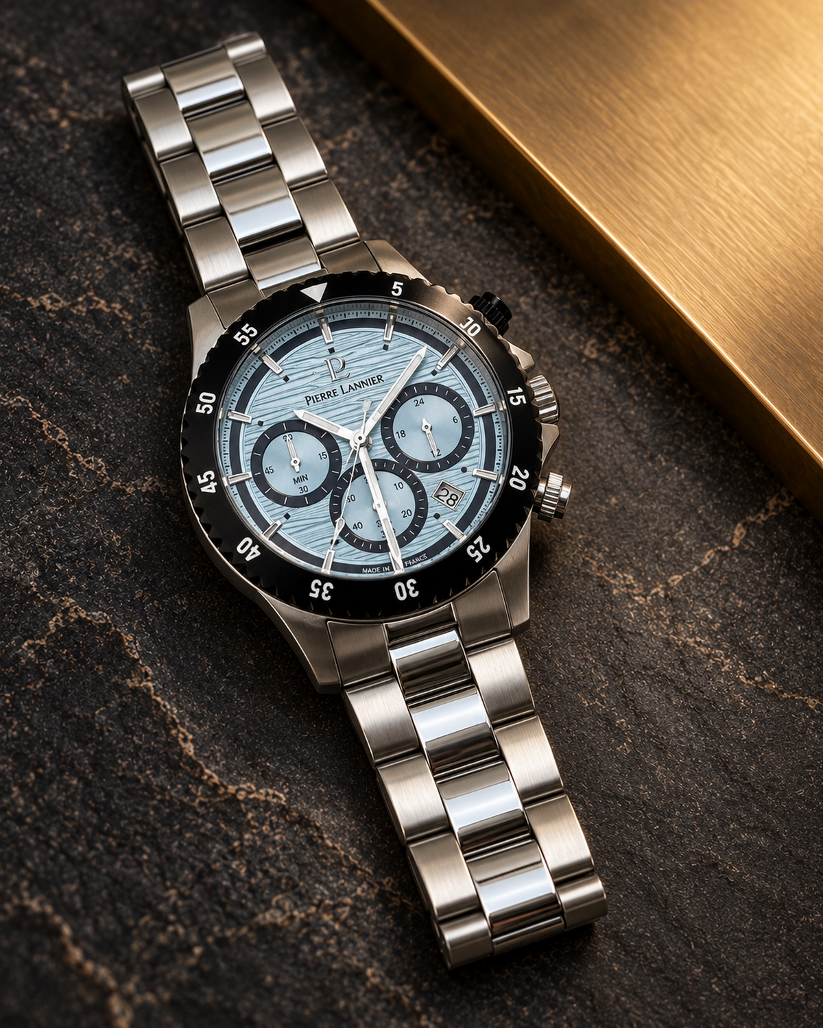 Montre Pierre Lannier Décima 211K191 en ambiance
