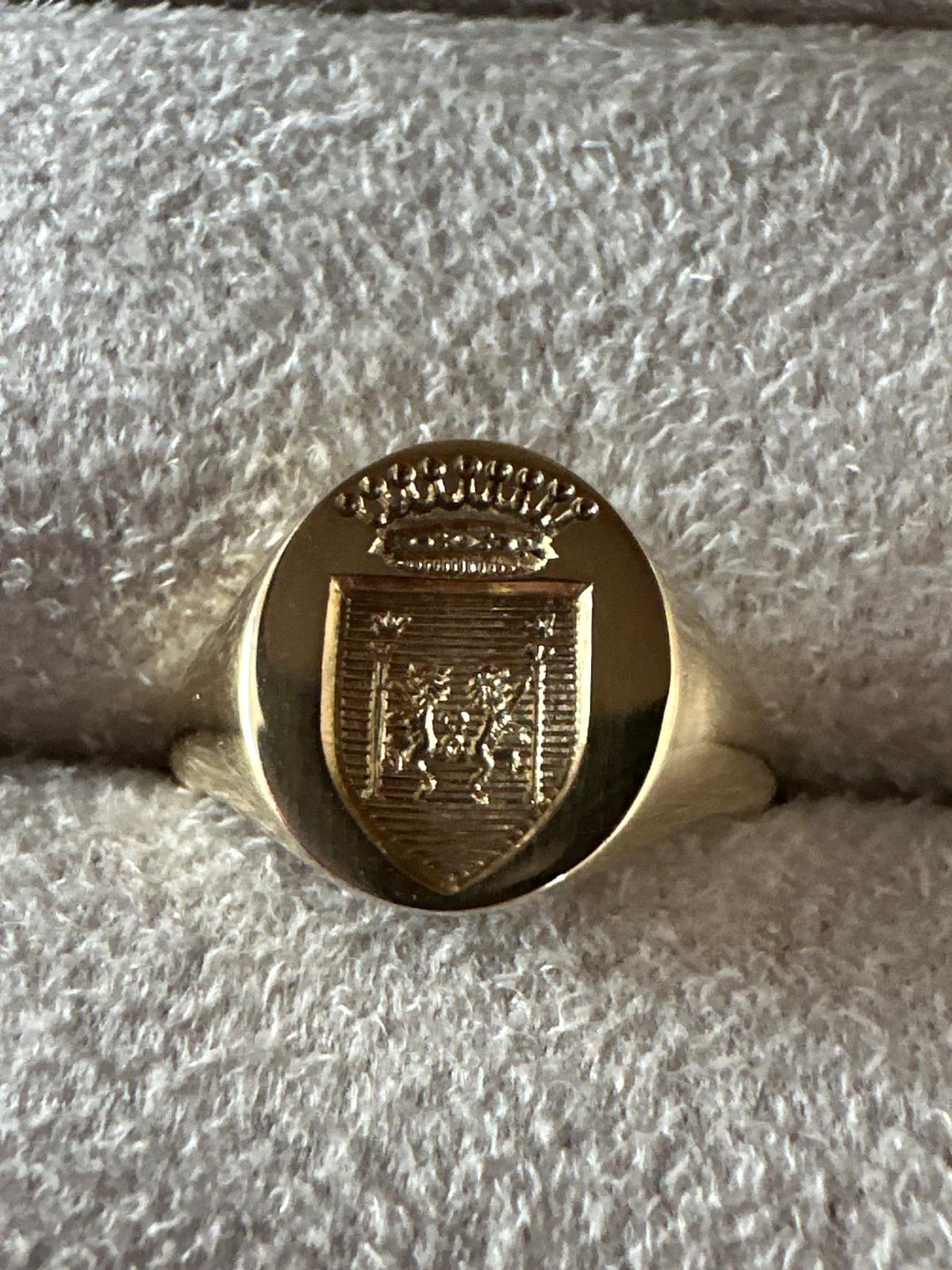 Chevalière ovale – plateau héraldique