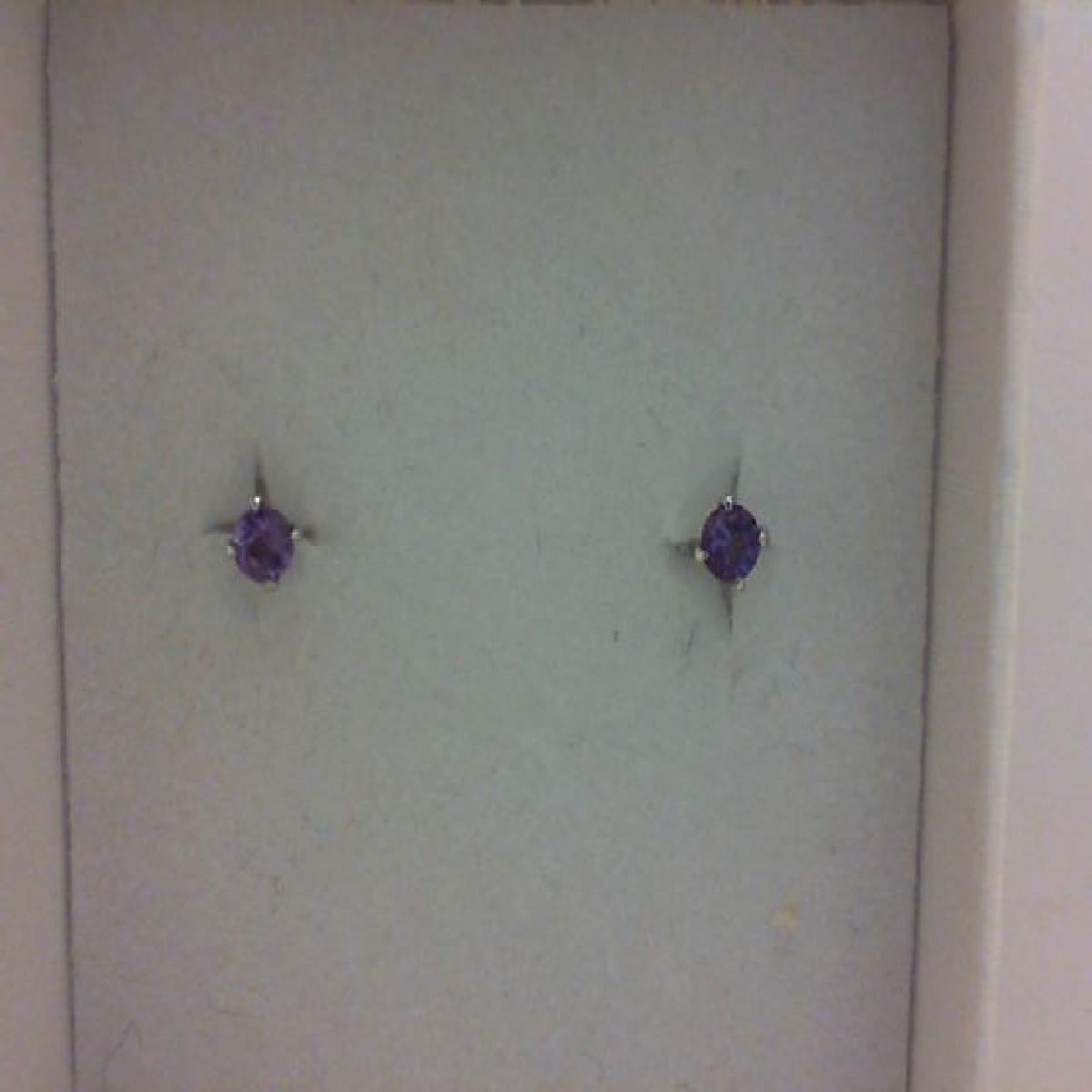 Boutons d'oreilles sertis de pierres de couleur AU375 Améthyste – Or Jaune 9 Carats