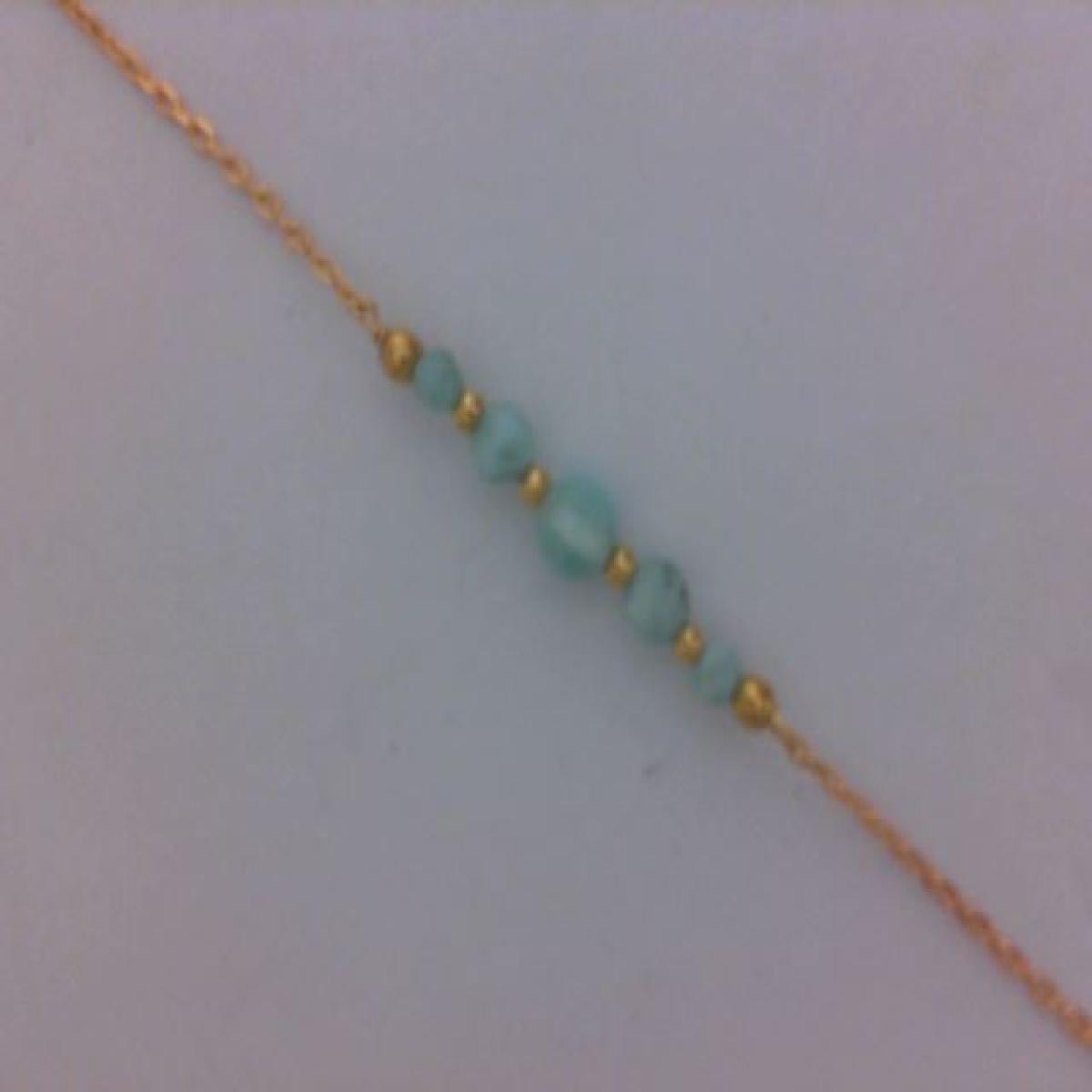 Bracelet en plaqué or avec billes de Larimar rondes
