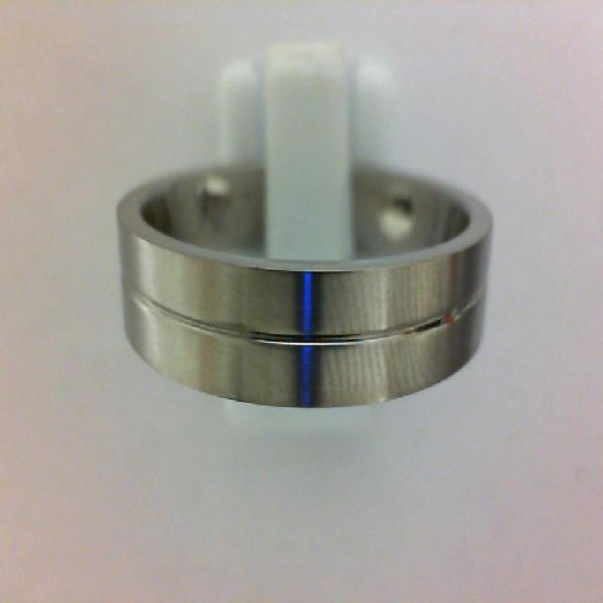 Bracelet Modèle Rectangulaire Gravé Finition Satinée Et Profil Minimaliste Titane