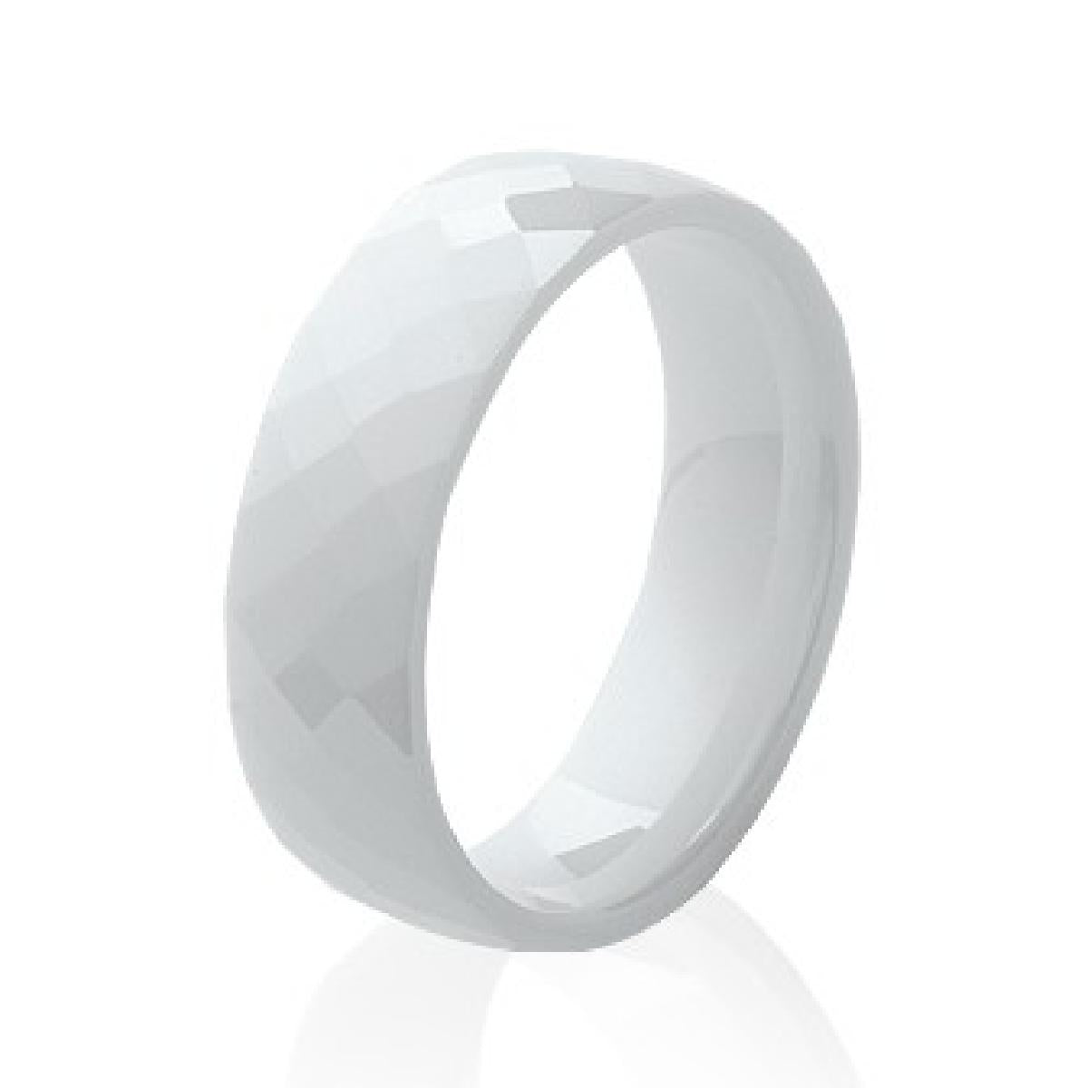 Bague Large en Céramique Blanche Facettée, Finition Nette et Design Minimaliste, Modèle Aloïze