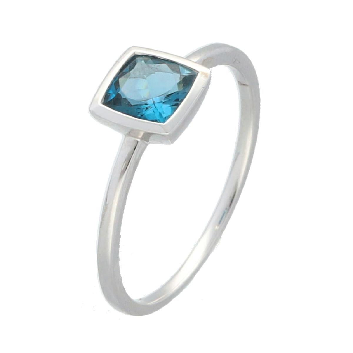 Bague Topaze Carré Blue London Taille 8 mm Facettée Pour Femme – Or Blanc 18 Carats