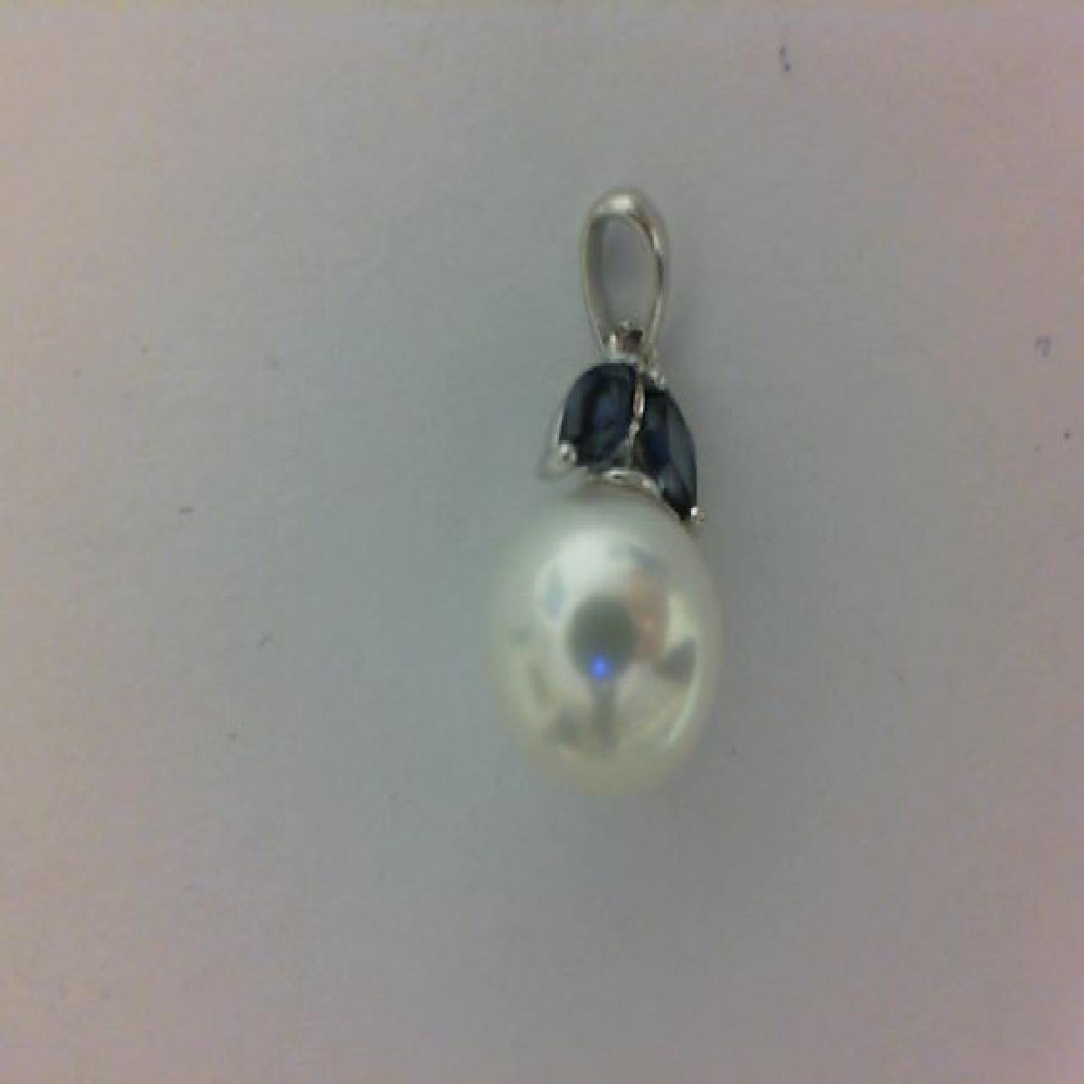 Pendentifs P.COULEUR COMPOSIT. Collection Origine Artisanale – Or Jaune 18 Carats – Saphir Taille Baguette Naturelle