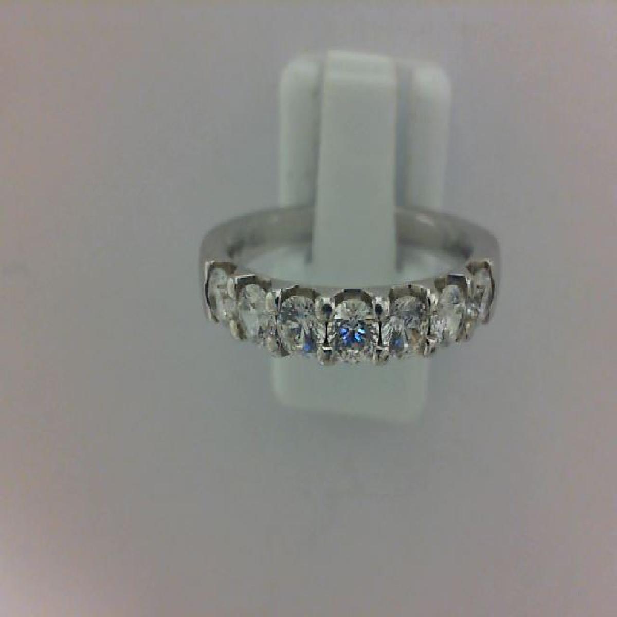 Alliance Diamant Solitaire Taille Brillant Serti Quatre Griffes Avec Cannelure Intérieure – Or 18 Carats