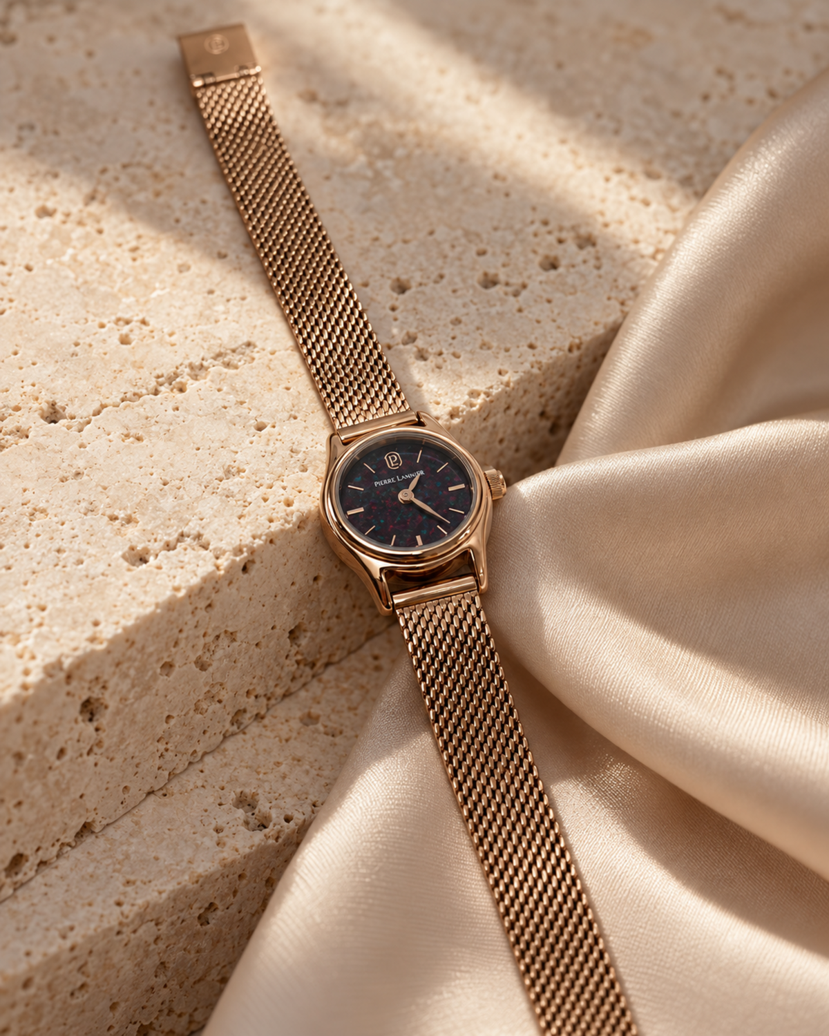 Montre femme Pierre Lannier Opalia 025R958 en ambiance
