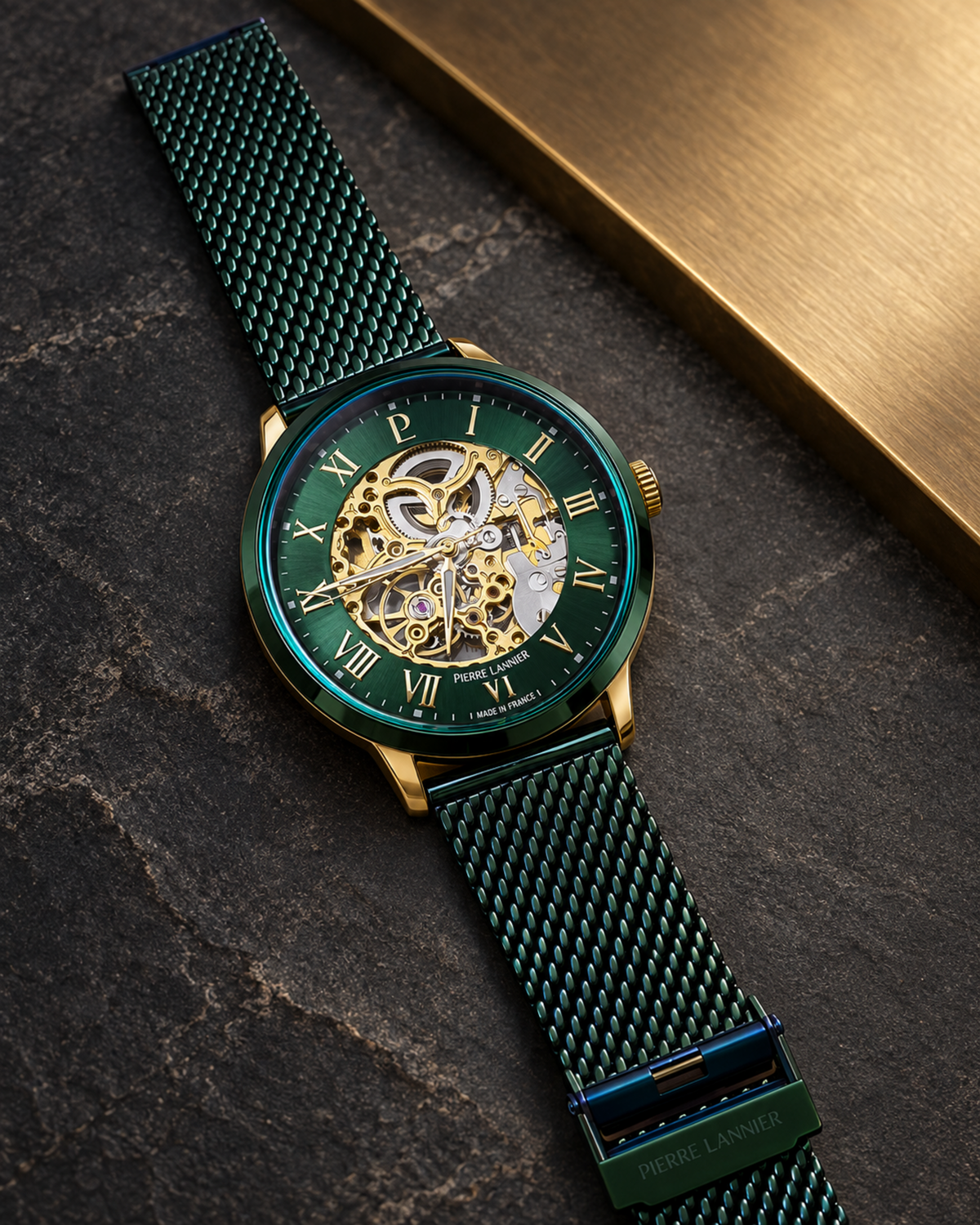 Montre automatique Pierre Lannier 318B279 verte en ambiance