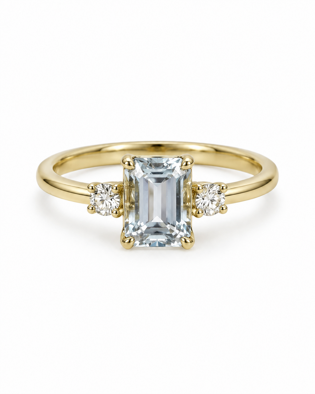 Bague Vigoureux en or jaune avec aigue-marine rectangulaire et diamants, vue de face