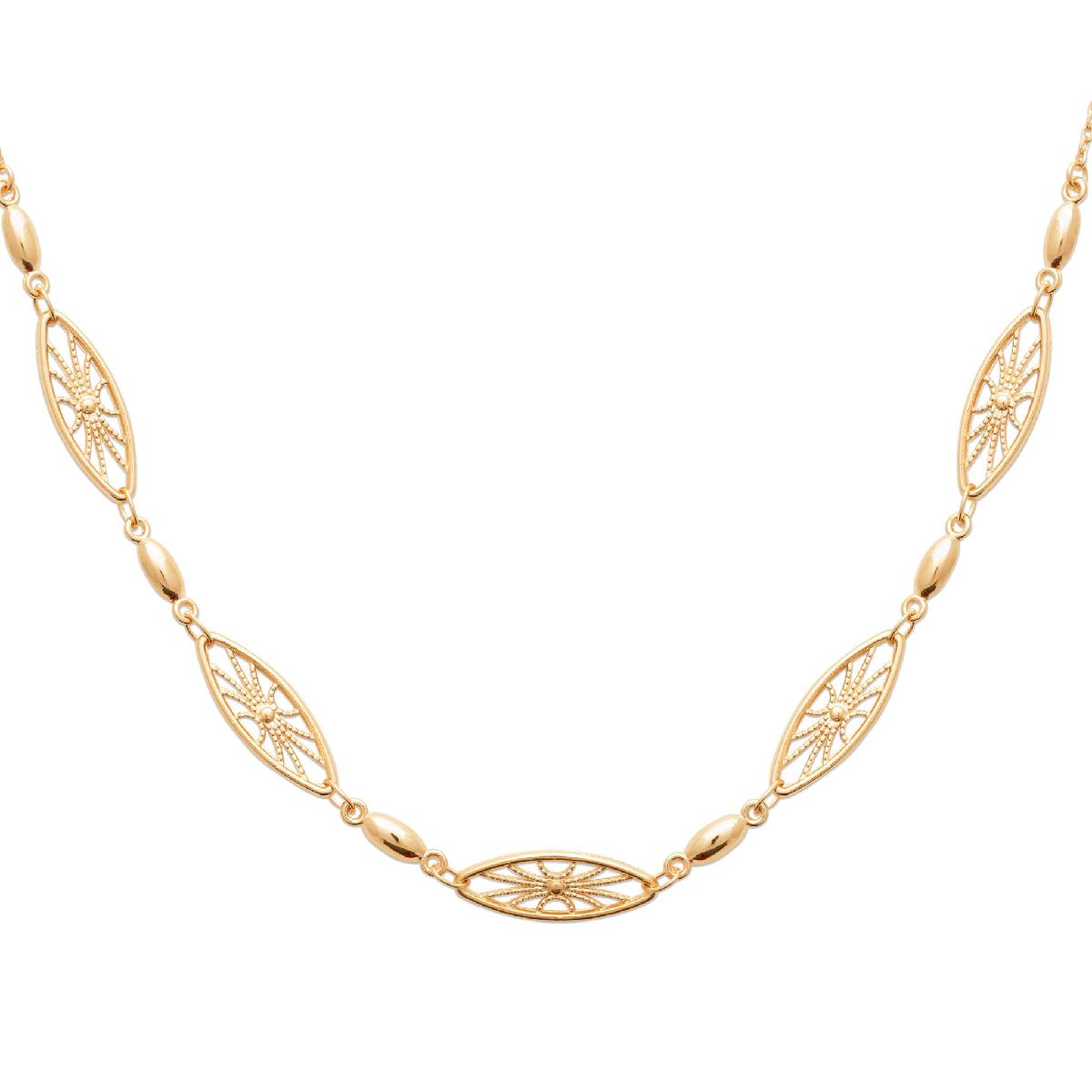 Collier Filigrane 5F Élément Central Motif Répété sur la Maille Forçat – Plaqué Or
