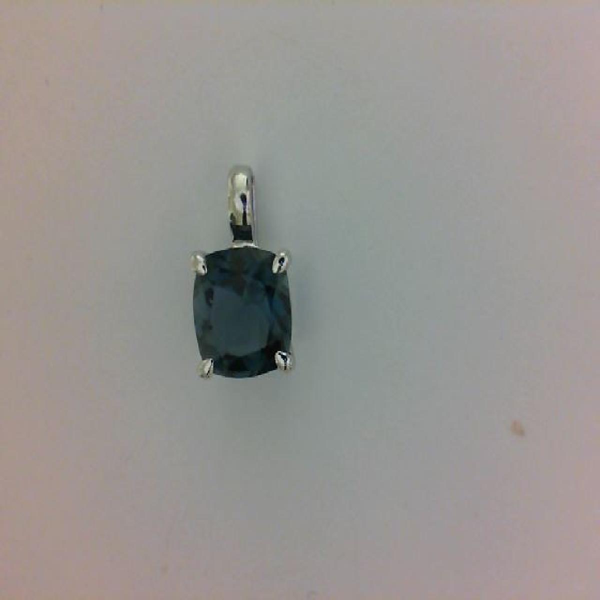 Pendentif Topaze Bleue London Carrée 8x8 Millimètres Sertie Quatre Griffes – Or Blanc 750/1000