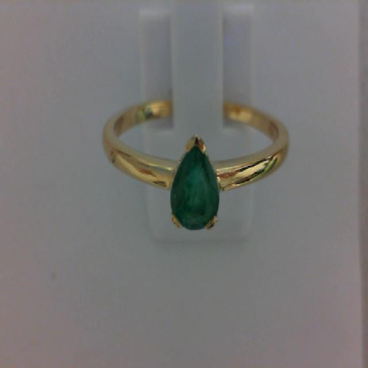Solitaire Pierre de Couleur Émeraude Modèle Classique – Or Jaune 18 Carats Serti Sur Monture