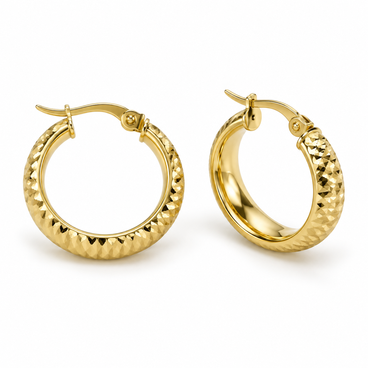 Créoles ciselées en or jaune 9 carats — 18 mm